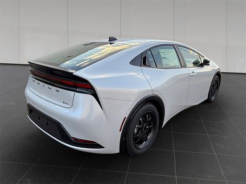 New 2026 Toyota Prius LE image 5