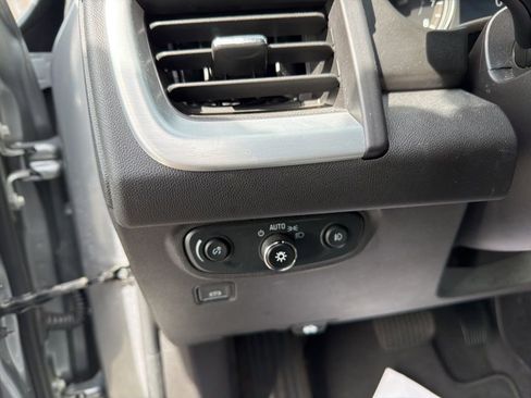 Used 2024 GMC Terrain SLT image 17