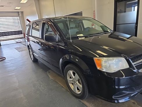 Used 2013 Dodge Grand Caravan SE FWD image 2