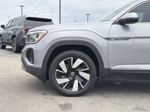 Used 2025 Volkswagen Atlas Cross Sport SEL AWD/4WD image 9
