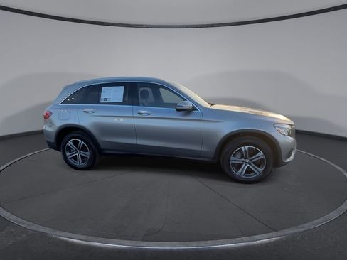 Used 2019 Mercedes-Benz GLC 300 4MATIC image 2