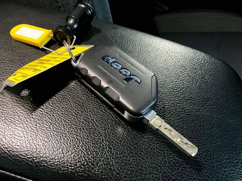 Used 2024 Jeep Gladiator Sport image 28