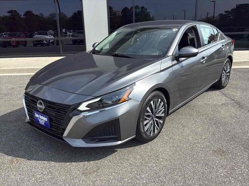 Used 2023 Nissan Altima 2.5 SV image 1