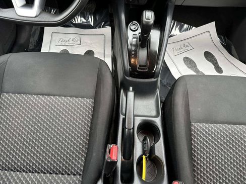 Used 2021 Nissan Versa S FWD image 19
