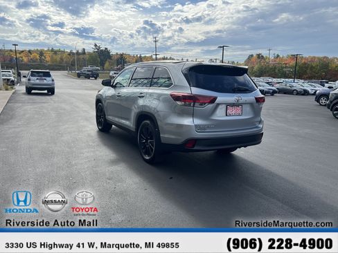 Used 2019 Toyota Highlander AWD V6 image 6