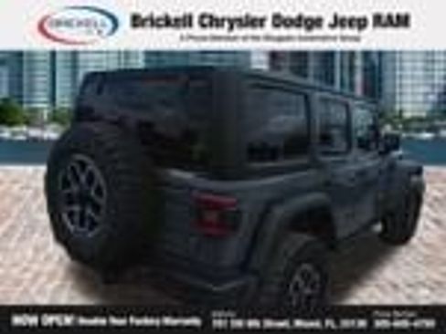 Used 2025 Jeep Wrangler Unlimited Rubicon AWD/4WD image 3