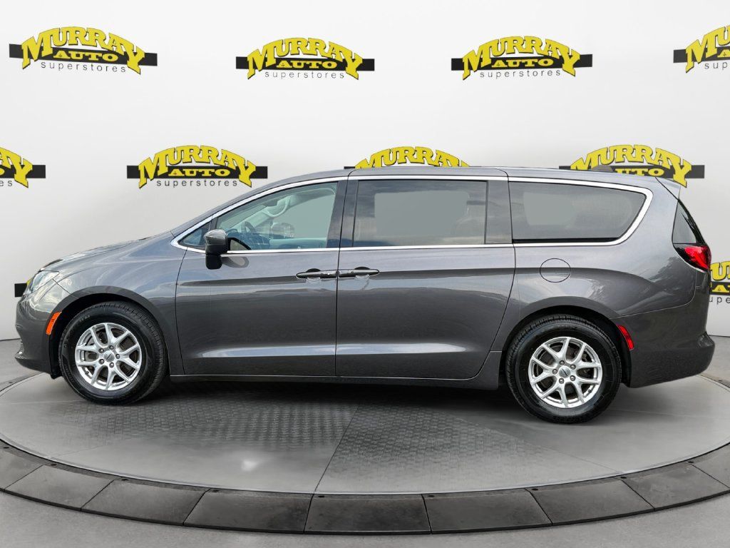 Used 2023 Chrysler Voyager LX FWD image 2
