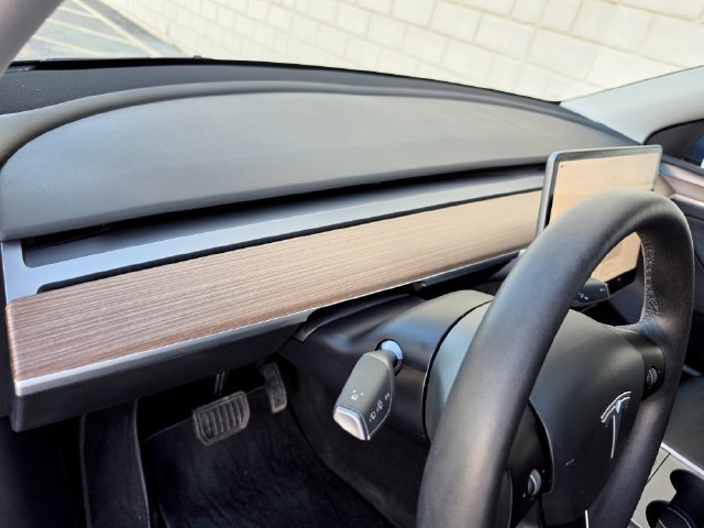 Used 2025 Tesla Model Y Long Range AWD/4WD image 18