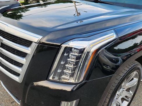 Used 2015 Cadillac Escalade ESV Luxury image 22