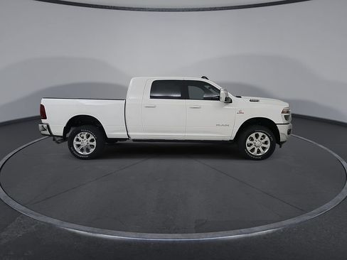 New 2026 RAM 2500 Laramie AWD/4WD image 9