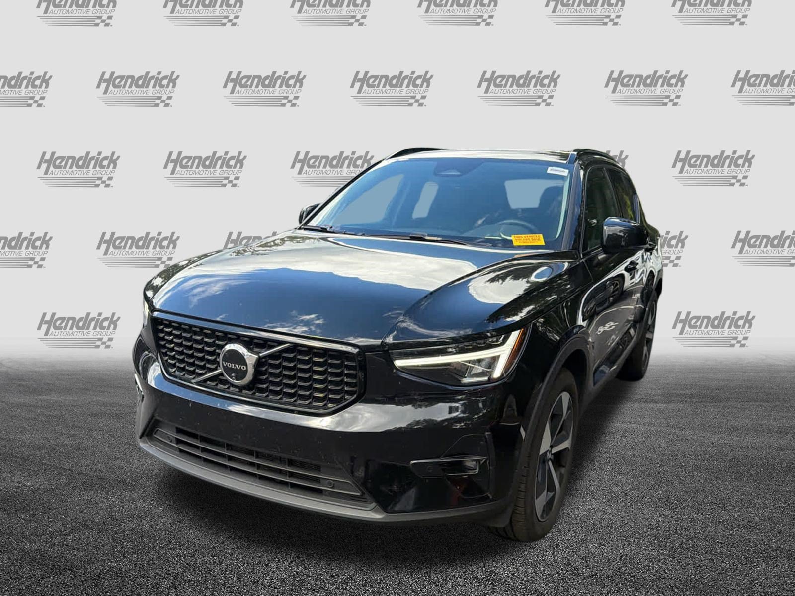 Used 2025 Volvo XC40 B5 Plus AWD/4WD image 6