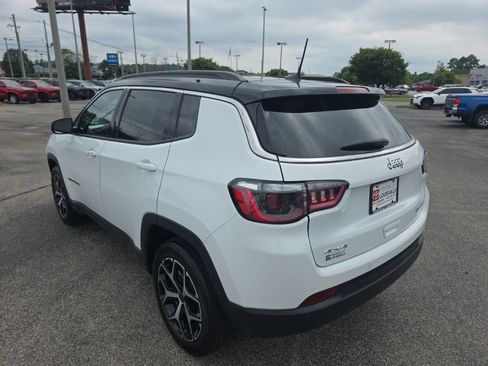 Used 2025 Jeep Compass Limited AWD/4WD image 6