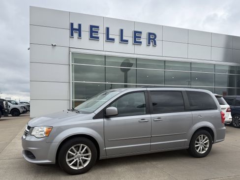 Used 2016 Dodge Grand Caravan SXT w/ Rear Park Assist Package image 3