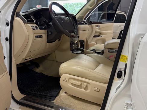 Used 2013 Lexus LX 570 4WD w/ Luxury Pkg w/Pre-crash image 18