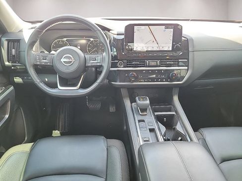 Used 2023 Nissan Pathfinder SL FWD image 9