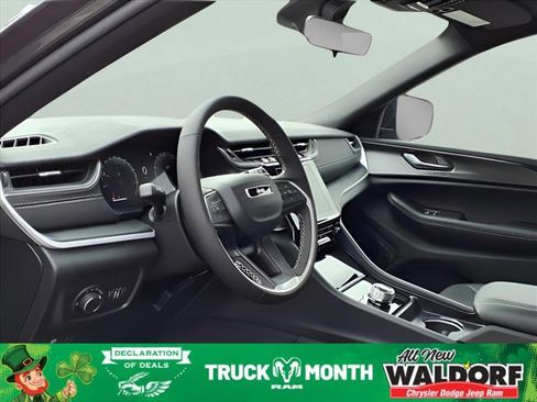 New 2025 Jeep Grand Cherokee 4WD image 10