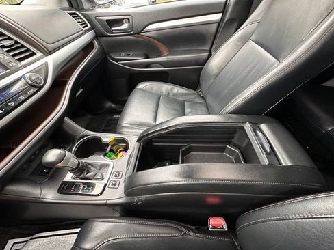 Used 2018 Toyota Highlander XLE AWD/4WD image 26