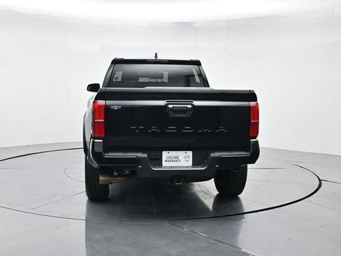 Used 2025 Toyota Tacoma TRD Sport image 8