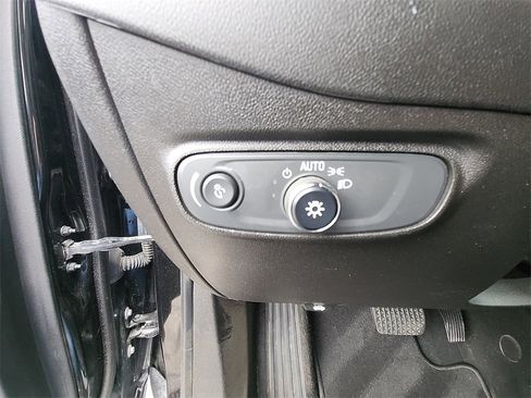 Used 2022 Chevrolet Equinox RS image 20