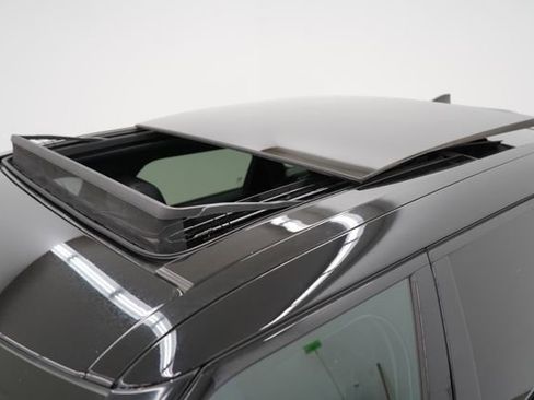 Used 2024 Land Rover Range Rover Velar Dynamic SE AWD/4WD image 63