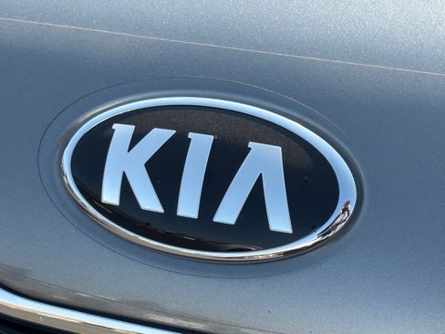 Used 2016 Kia Soul + FWD image 9