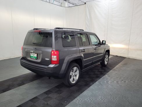 Used 2016 Jeep Patriot Latitude AWD/4WD image 9