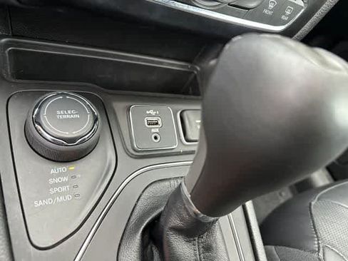 Used 2021 Jeep Cherokee Latitude Lux 80th Anniv w/ Quick Order Package 26U 80TH AWD/4WD image 19
