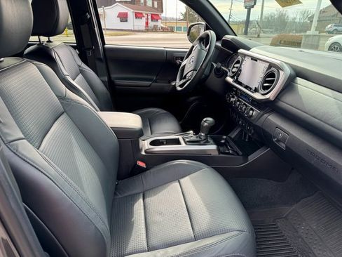 Used 2021 Toyota Tacoma Limited image 5