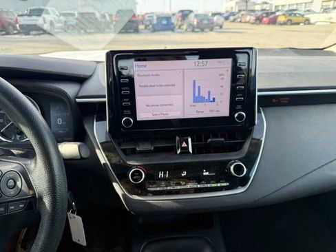 Used 2020 Toyota Corolla LE image 9