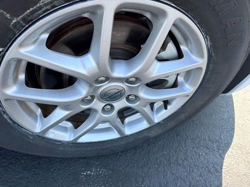 Used 2024 Chrysler Pacifica Touring-L FWD image 4