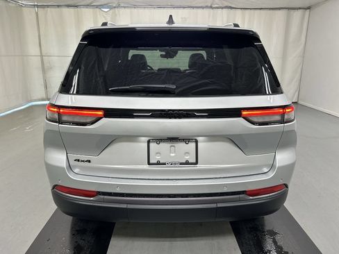 New 2026 Jeep Grand Cherokee Altitude AWD/4WD image 9