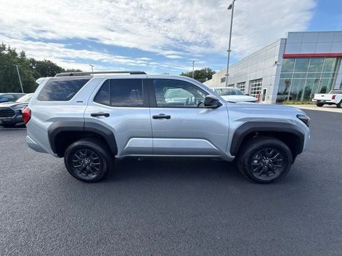 Certified 2025 Toyota 4Runner SR5 AWD/4WD image 12
