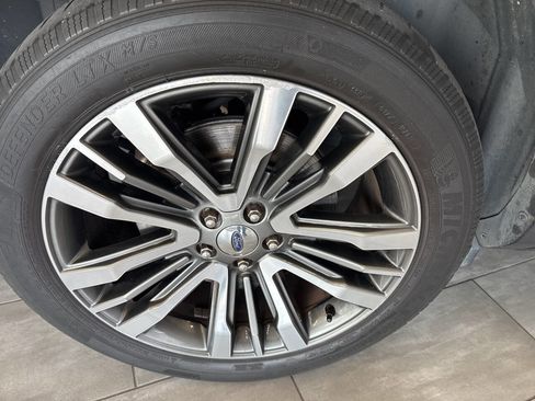 Used 2018 Ford Explorer Platinum AWD/4WD image 50