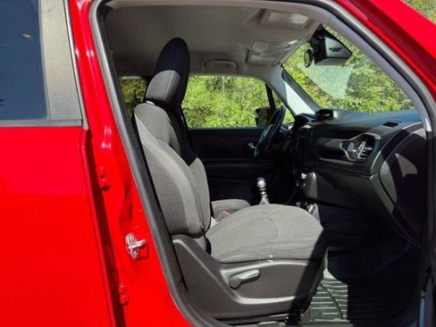 Used 2018 Jeep Renegade Altitude image 27