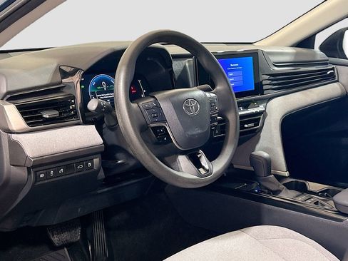 Used 2025 Toyota Camry LE image 7