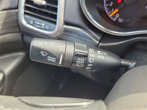 Used 2019 Jeep Grand Cherokee Altitude image 28