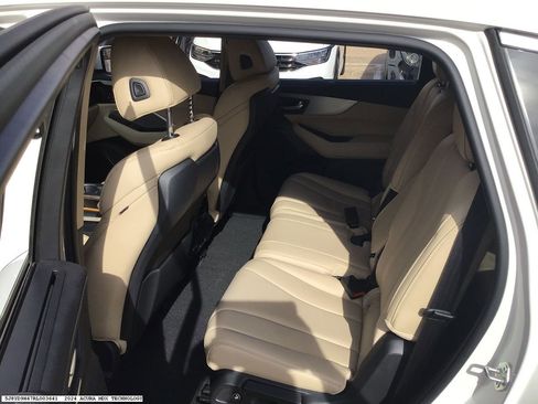 Used 2024 Acura MDX FWD w/ Technology Package image 13