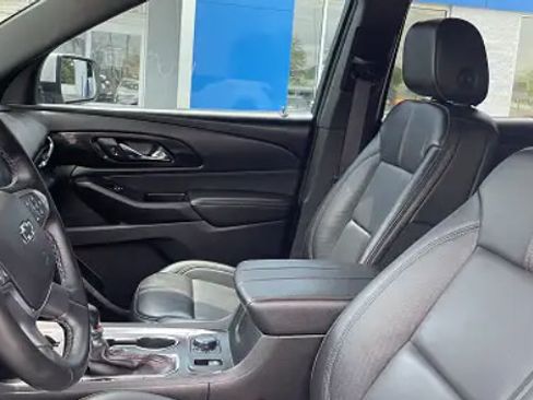 Used 2023 Chevrolet Traverse RS AWD/4WD image 3