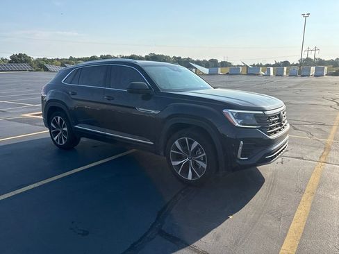 Used 2025 Volkswagen Atlas Cross Sport SEL Premium R-Line AWD/4WD image 9