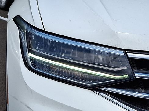 Used 2022 Volkswagen Tiguan SE FWD image 9