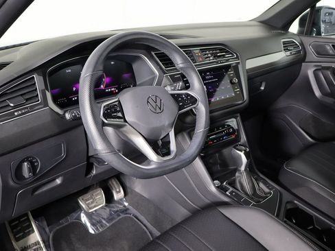Used 2023 Volkswagen Tiguan SE R-Line FWD image 18