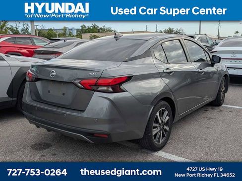 Used 2021 Nissan Versa SV image 3
