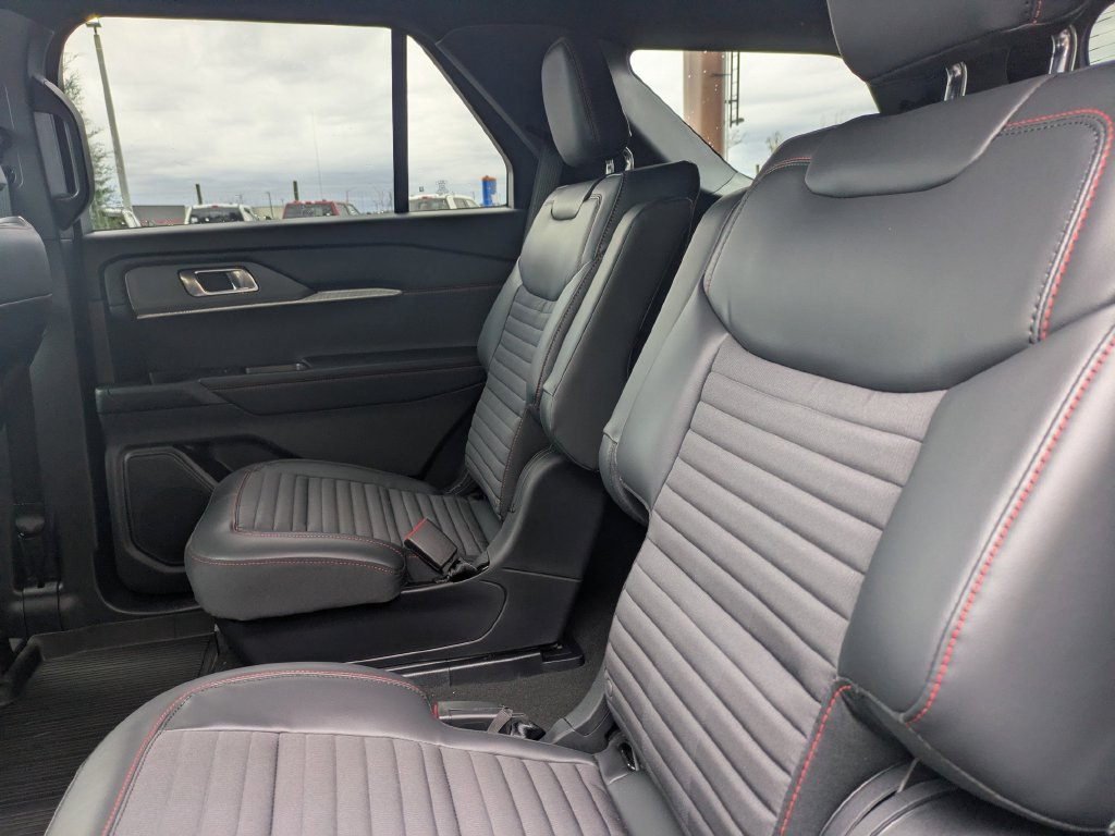 New 2026 Ford Explorer ST-Line w/ ST-Line Street Pack RWD image 15