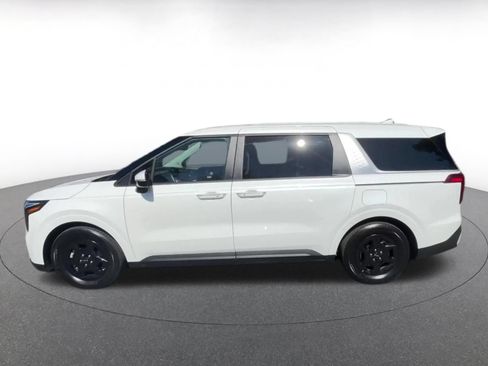 Used 2026 Kia Carnival FWD image 9