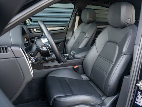 Certified 2023 Porsche Cayenne S image 5