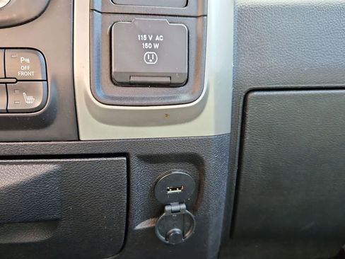 Used 2018 RAM 1500 Big Horn AWD/4WD image 30