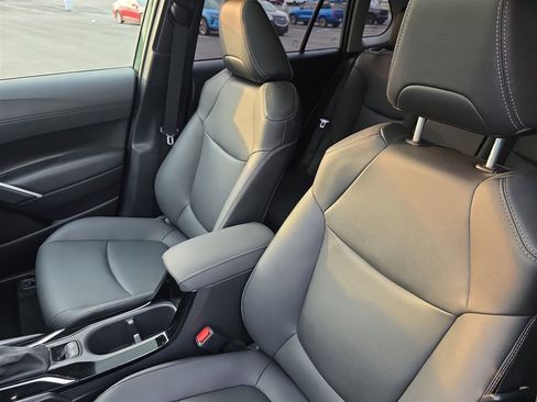 Used 2023 Toyota Corolla Cross XLE w/ Convenience Package image 13