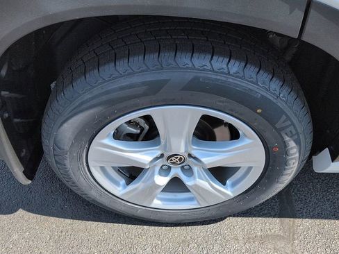 Used 2023 Toyota Highlander L image 9