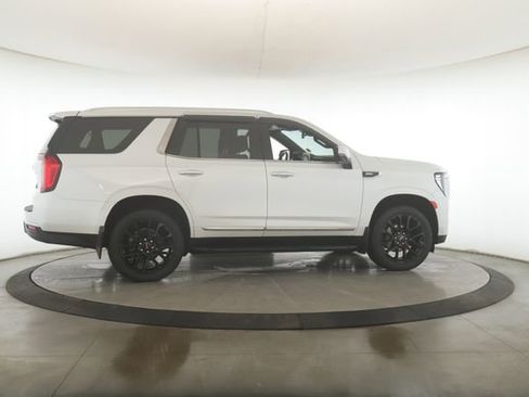 Used 2023 GMC Yukon SLT w/ SLT Premium Package image 6