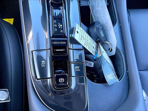 Used 2026 Toyota Crown Limited w/ Advanced Technology Package image 33